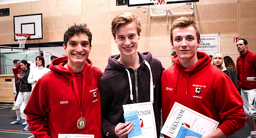 Hamburger Seniorenmeister Keno Schwalb mit Hendrik Bodewig und Sönke Krumstroh