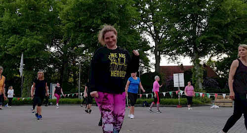 Zumba Pfingst Special Open Air im Walddörfer SV