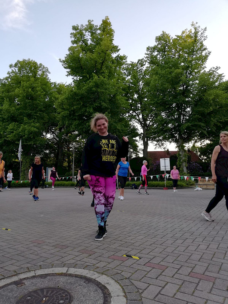 Zumba Pfingst Special Open Air im Walddörfer SV