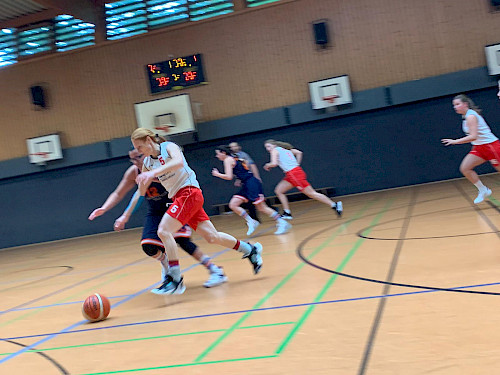 Die 1. Damen (Oberliga) haben ihr erstes Saisonspiel gewonnen