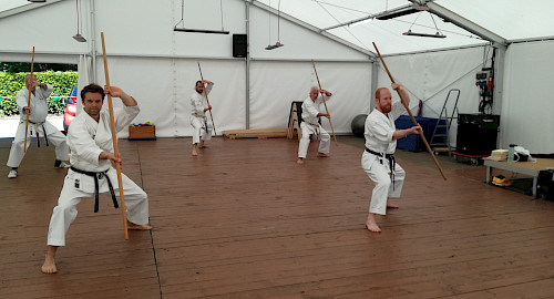 Karate im Zelt vor dem Walddörfer Sportforum