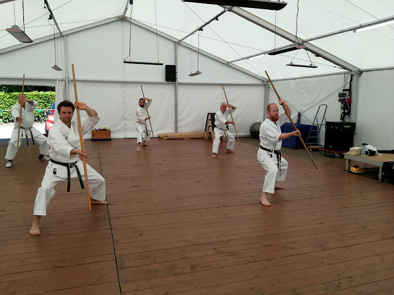 Karate im Zelt vor dem Walddörfer Sportforum