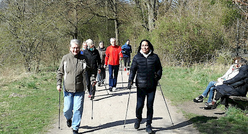 Fit in den Frühling mit Nordic Walking