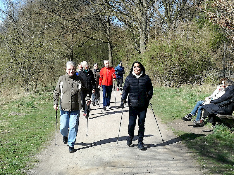Fit in den Frühling mit Nordic Walking
