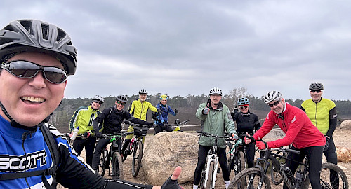 Radsportgruppe auf dem Brunsberg