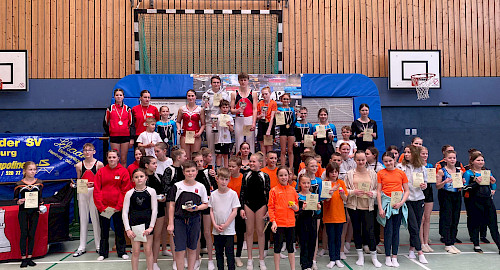 Trampolinteam des Walddörfer SV beim 4-Jahreszeiten-Turnier