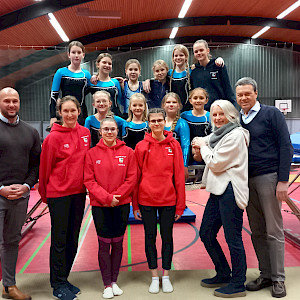 Matthias und Heide Kammer mit dem Trampolin-Team