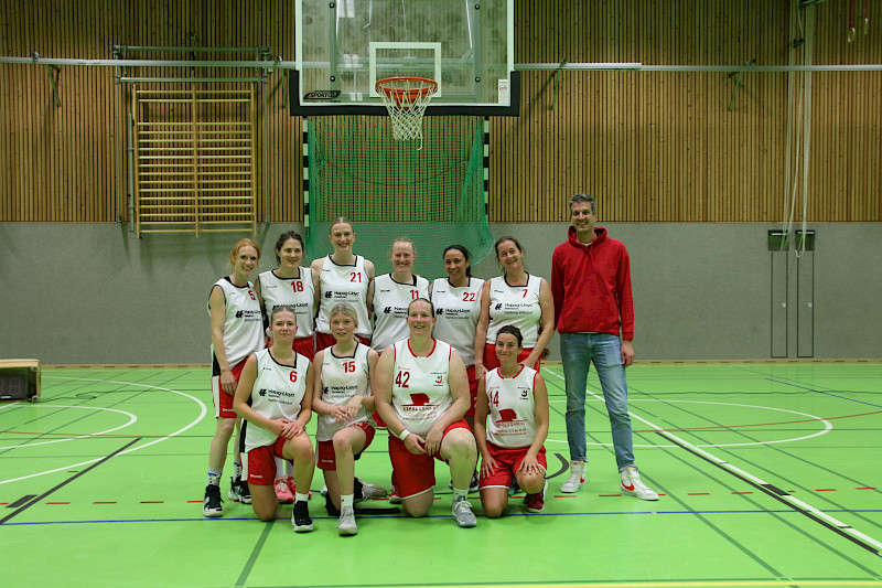 Die 1. Damen freuen sich auf die Oberliga-Saison 2024/25 - aktuelles Teamfoto folgt