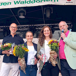 44. Volksdorfer Stadtteilfest - Talk &quot;Sport und Wirtschaft&quot; Jens Eickmeier, Silke Schwing, Michaela Beck, Ulrich Lopatta (v.l.n.r.)