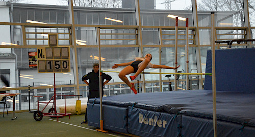 Charlotte bei ihrem Sprung zum Sieg über 1,50m