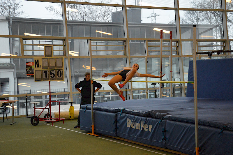 Charlotte bei ihrem Sprung zum Sieg über 1,50m