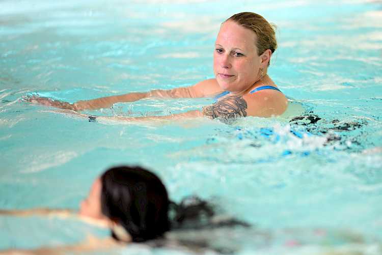 Inklusiver Schwimmkurs für Erwachsene