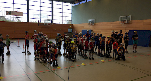 Die Halle in Eckernförde war mit ca 90 Teilnehmern und vielen Zuschauern gut besucht