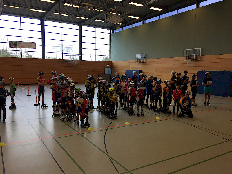 Die Halle in Eckernförde war mit ca 90 Teilnehmern und vielen Zuschauern gut besucht