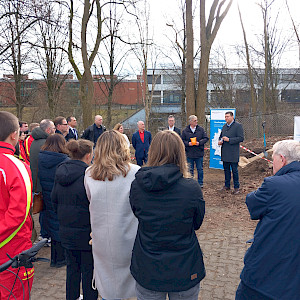 24.02.2025 Spatenstich für das neue Lehrschwimmbecken Farmsen