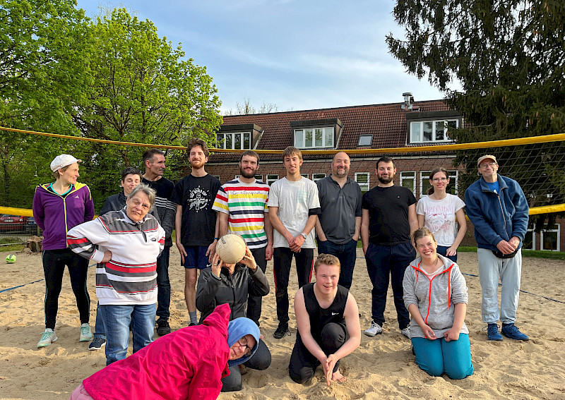 Walddörfer Inkusionssportgruppe beim Beach-Volleyball