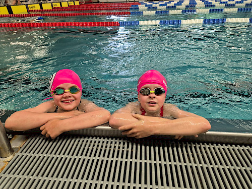 Schwimmerinnen des Walddörfer SV beim AMTV-Pfingstmeeting
