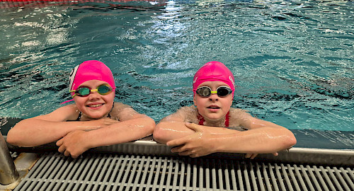 Schwimmerinnen des Walddörfer SV beim AMTV-Pfingstmeeting
