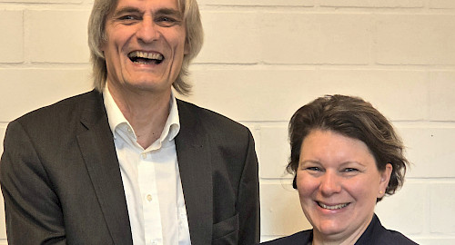 Aufsichtsratsvorsitzender Dr. Jürgen Sparr begrüßt Katrein Aßmann