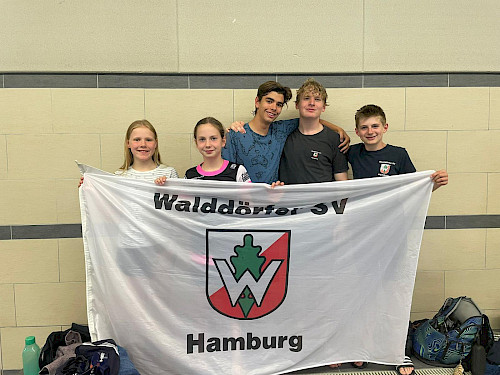 Schwimmteam des Walddörfer SV beim Sommerschwimmfest 2025