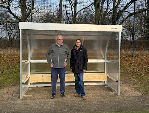 Neue Spielerbänke am Saseler Weg