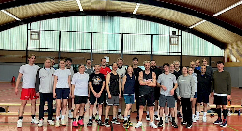 Teilnehmende des Neujahrsturniers am 4. Januar 2026 in der Halle