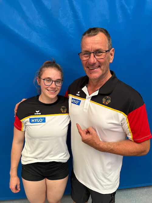 Annika Schüller mit Cheftrainer Olaf