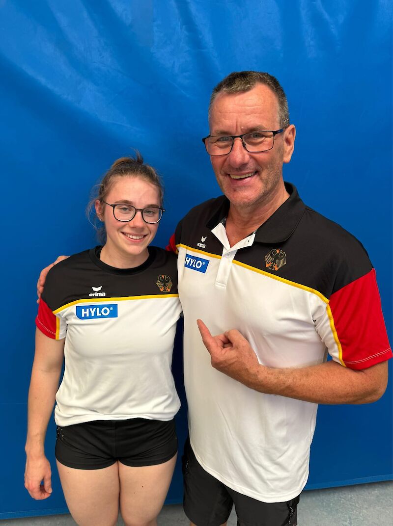 Annika Schüller mit Cheftrainer Olaf