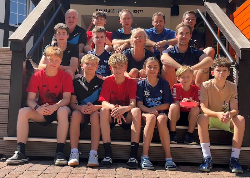 Walddörfer Tischtennis-Jugend zum Lehrgang beim Bundesligisten TTC Zugbrücke Grenzau