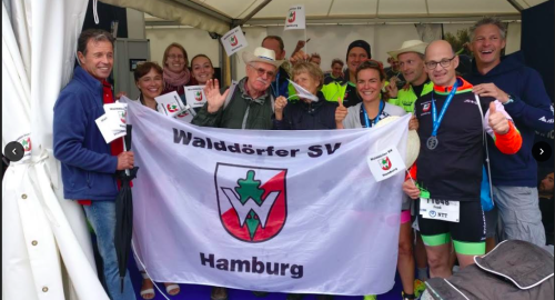 Triathlon Team des Walddörfer SV mit seinem Unterstüzter-Team beim ITU Hamburg 2017