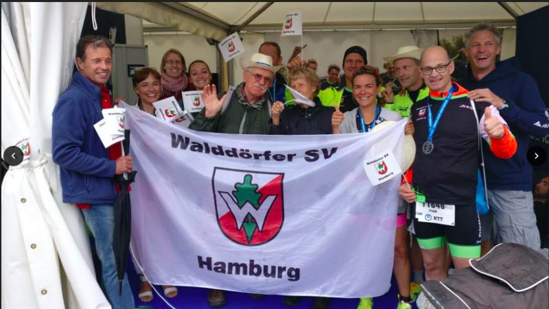 Triathlon Team des Walddörfer SV mit seinem Unterstüzter-Team beim ITU Hamburg 2017