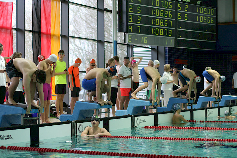 Schwimmer des Walddörfer SV beim Bille Cup Lübeck