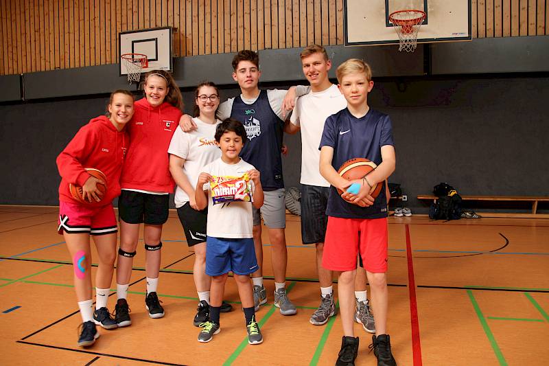 Stolze Sieger - das Team "Nimm Drei(er)" belegte beim Inhouseturnier der Basketballabteilung den ersten Platz