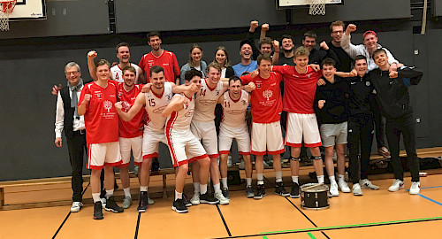 Ein unglaubliches Spiel gegen Tabellenführer Weser Baskets BTS Neustadt haben die 1. Herren gestern (6.4.) gezeigt. Sie bescherten den Gästen deren erste Niederlage der Saison (77:66).