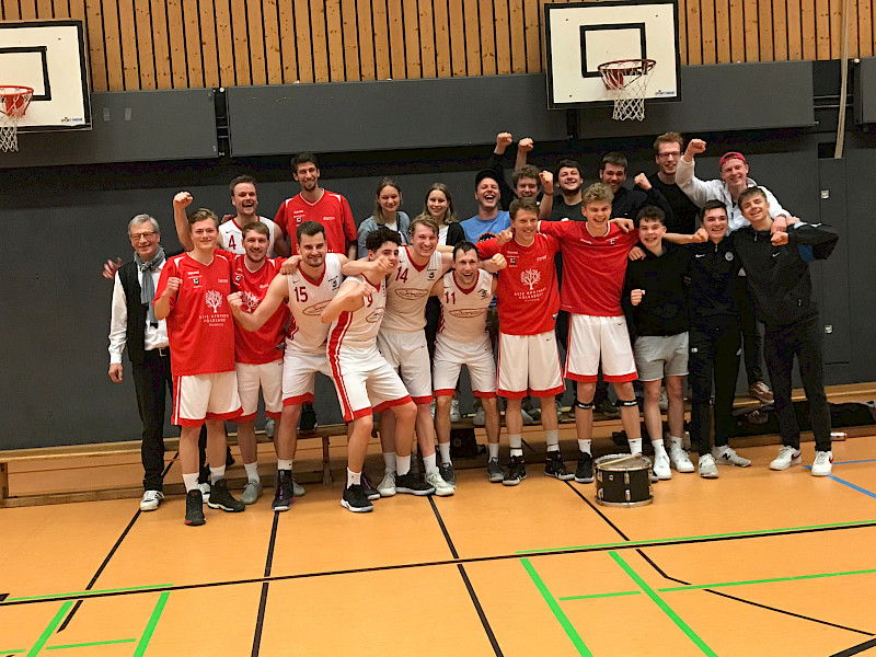 Ein unglaubliches Spiel gegen Tabellenführer Weser Baskets BTS Neustadt haben die 1. Herren gestern (6.4.) gezeigt. Sie bescherten den Gästen deren erste Niederlage der Saison (77:66).